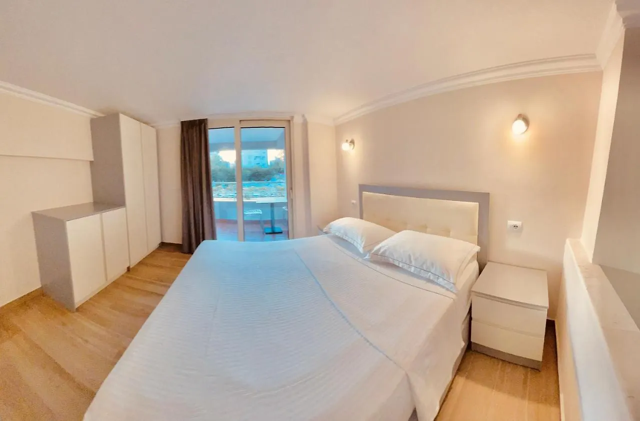 Flors Apartments Durres 0*,
