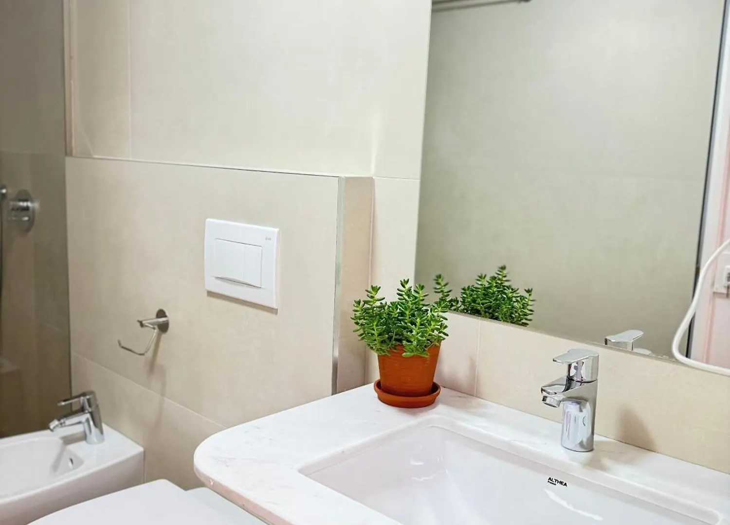 Flors Apartments Durres 0*,  Albania